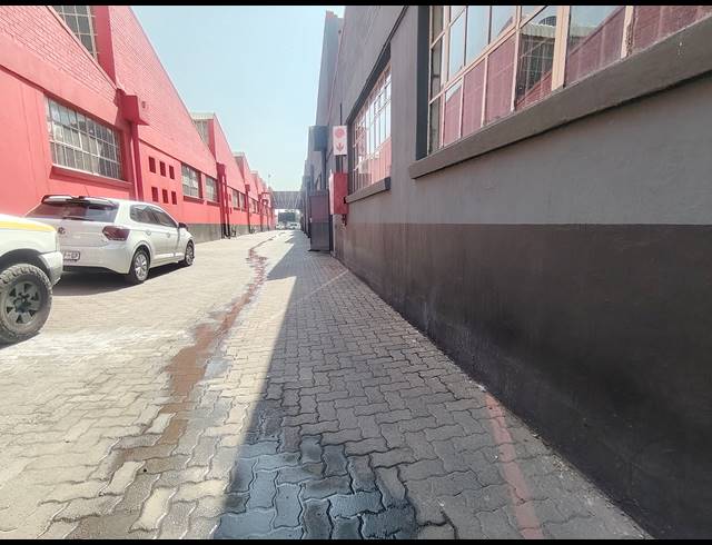 1,125M² WAREHOUSE TO LET IN STEELEDALE